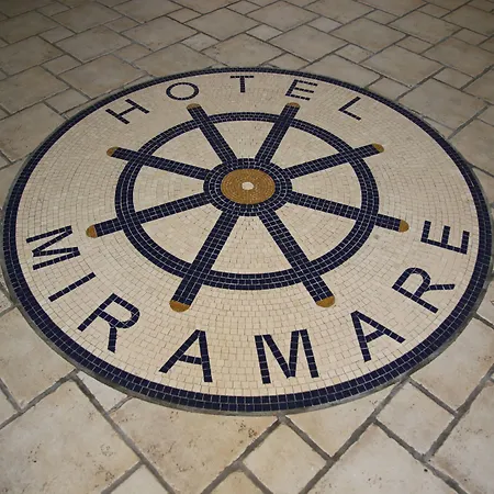 Ξενοδοχείο Miramare 3*